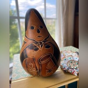 RARE Indian GIRL/WOMAN Gourd from Peru. Vintage Fall Decor EUC!